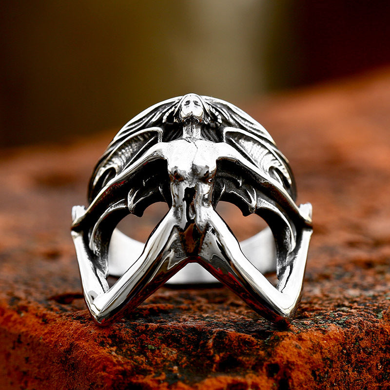 Anillo de acero de titanio de estilo gótico al por mayor